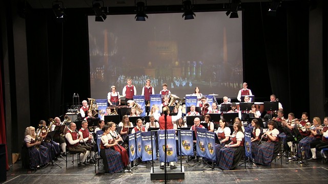  Hymne und Triumpfmarsch