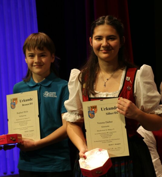 MStM Neujahrskonzert 2025 Ehrung Verena Daiber und Raphael Bisle